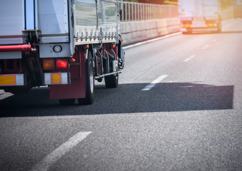大阪発・精密機器の関東輸送｜時間指定厳守のチャーター便（貸切輸送）事例